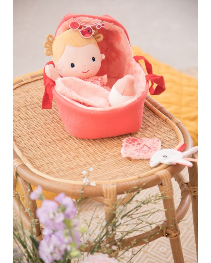 Bébé Lena et son couffin