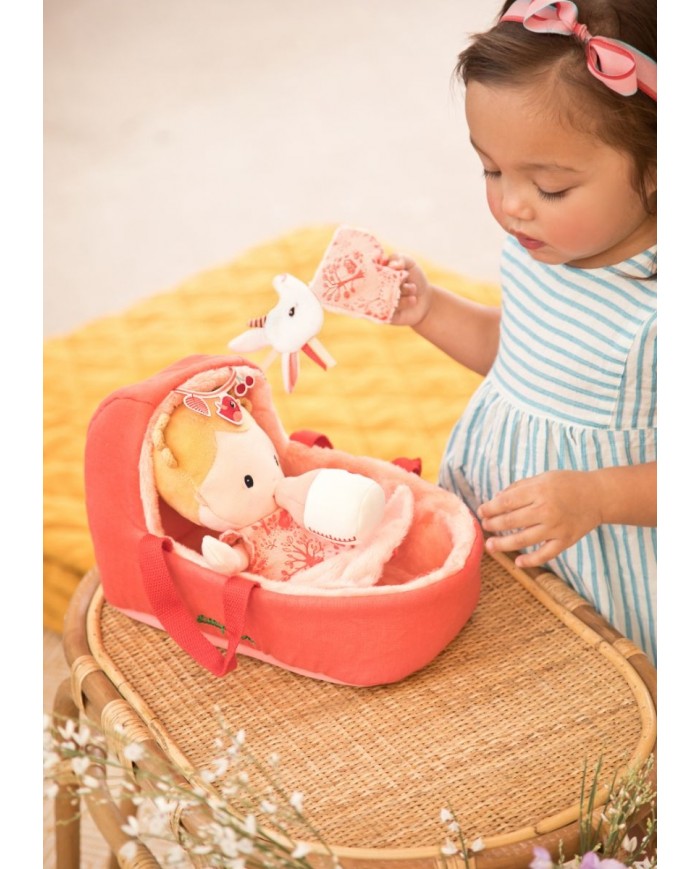 Bébé Lena et son couffin